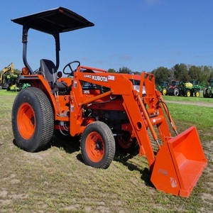 Tracteur diesel Kubota L3010 fiable 4x4 équipé d'un chargeur frontal, idéal pour les tâches agricoles, le défrichement des terres et le manutention de matériaux. - Product Image 6