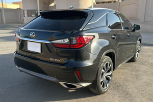 Venta Premium de un RX350 AWD 2018 con Interior de Cuero - Product Image 3