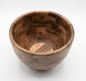 Bol de service artisanal en bois de noyer massif 100 %, grand bol rond en bois pour salade, pain, bol rustique pour la cuisine, fabriqué au Vietnam - Product Image 4