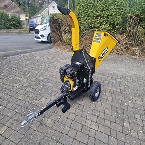 Moderne Holzhackmaschine zur Umwandlung von Baumästen in nützliche Holzspäne mit effizientem Schneidevorgang. - Product Image 2