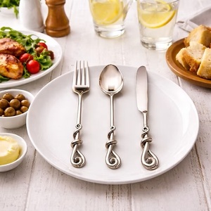 Ensemble de couverts élégants faits à la main avec poignée en boucle, écologiques, 3 pièces, en acier inoxydable, cuillère, fourchette, pour une utilisation haut de gamme à table - Product Image 3