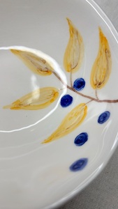 Bol à pâtes en céramique moderne avec motif de feuilles peintes à la main, finition émaillée lisse pour un attrait culinaire sophistiqué - Product Image 6