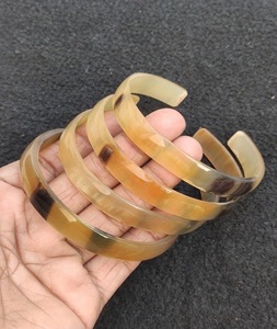 Bracelet artisanal en corne de buffle blanc antique, thème animalier, bijoux faits à la main avec un design d'amour pour femmes, meilleur bracelet en provenance de l'Uttar Pradesh - Product Image 3