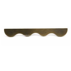 Juego de tiradores y pomos minimalistas de latón negro para muebles de cocina - Product Image 5