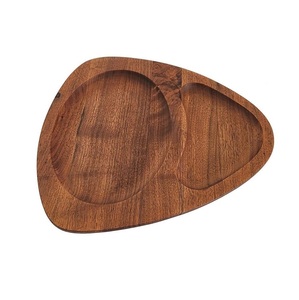 Plateau en bois élégant pour la présentation des plats, accessoire de salle à manger conçu pour améliorer la mise en place des aliments et l'organisation de la table à manger. - Product Image 4