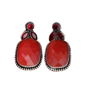 Pendientes de latón oxidado chapados en plata antigua con circonita roja talla pera, estilo clásico, regalo para mujer para bodas y fiestas - Product Image 1