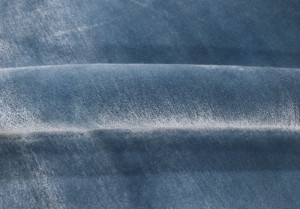 Tapis moderne fait main en laine bleue unie et Tencel, écologique et sur mesure, pour la maison, le bureau et la prière - Product Image 5