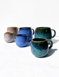 Taza de Café de Cerámica de Lujo con Esmalte Reactivo Efecto Océano, Acabado Texturizado a Mano, Interior de Tono Oscuro, Diseño que Retiene el Calor - Product Image 5