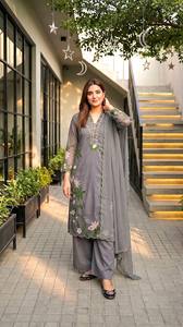 Conjunto de Kurta, Palazzo y Dupatta Gris Bordado, Ropa Étnica India y Pakistaní - Product Image 3