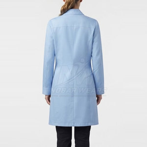 Blouse de laboratoire ajustée pour femme, tenue médicale sur mesure, uniforme de médecin à manches longues avec boutons sur le devant, poche poitrine et design de rangement latéral - Product Image 6