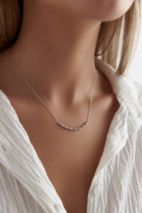 Collar con Diamantes Cultivados en Laboratorio, Graduados, en Oro Blanco - Product Image 4