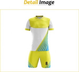 Conjuntos de uniformes de fútbol de sublimación de poliéster de alta calidad baratos para adultos recién llegados - Product Image 1