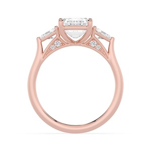 Sofisticado Anillo de Compromiso de Oro Rosa de 10K con Diamantes Cultivados en Laboratorio, con Piedras de Corte Redondo y en Forma de Ataúd, 2.52 CTW - Product Image 2