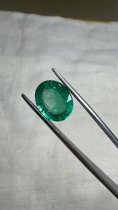 Émeraude naturelle zambienne de 3,07 carats, taille ovale, pierre précieuse non montée |   Pierre précieuse verte authentique pour la vente en gros de bijoux fins - Product Image 3