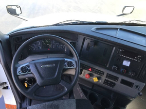 Camión Freightliner Cascadia 126 Usado, Año 2022, Cabina Convencional con Cama, 505Hp Diésel, Distancia Entre Ejes de 229 Pulgadas, Transmisión Automática, Eje de 40,000 Lb. - Product Image 5