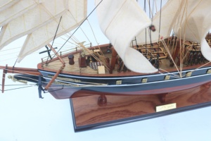 Maqueta de Barco de Plataforma Tall Ship Cutty Sark Hecha a Mano - Réplica a Escala del Barco Británico Tea Clipper con Acabado Natural para Decoración de Hogar u Oficina - Product Image 2