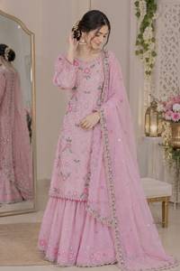 Ensemble indien pakistanais brodé rose en tulle Lehenga Choli Dupatta, orné de fleurs et de perles, tenue de cérémonie pour mariée ou soirée - Product Image 1
