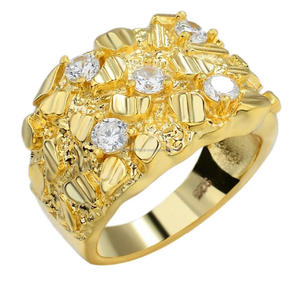 Bague pour homme en or jaune avec grappe de diamants de culture, style vintage, hip-hop, luxe, sertie de pierres. - Product Image 1