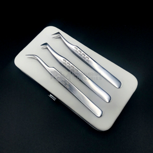 Ensemble de pinces à cils RMI Silver Tone Volume Isolation avec étui magnétique blanc pour extensions de cils - Product Image 4