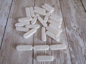 Cuentas espaciadoras de dientes de alce de hueso blanco natural hechas a mano y personalizadas para diseñadores de joyas y reventa en tiendas de abalorios - Product Image 4