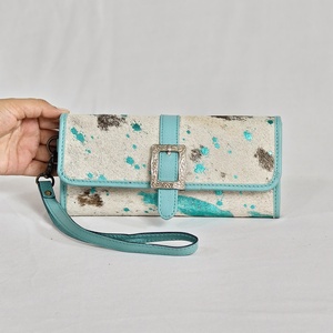 Hermoso bolso de mano de piel de vaca para mujer, cartera de cuero genuino, bolso indio bohemio hecho a mano, cartera de mano para fiesta. - Product Image 1