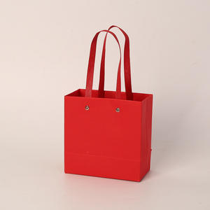 Sac en carton écologique de luxe beige pour emballage de bijoux avec poignée en ruban, logo personnalisable - Product Image 2