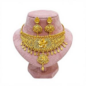 Conjunto de Joyería para Mujer Estilo Indio de Coral Plateado Imitación Plata de MOLL JEWELLERS, Certificado por Terceros, Lo Más Vendido de 2024 - Product Image 1