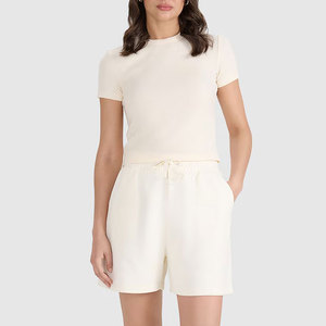 T-shirt de compression côtelé personnalisé pour femme, col rond, extensible dans les quatre sens, idéal pour l'entraînement en extérieur et la gym - Product Image 3