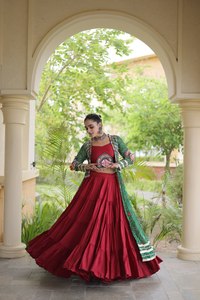 Lehenga Choli Rojo con Chaqueta Bordada en Verde, Vestido de Novia de Algodón Largo Hasta el Suelo para Mujer, Estilo India Pakistán - Product Image 2