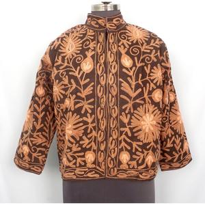 Veste élégante brodée en cotrize, coupe classique, automne/hiver, motifs traditionnels, doublure en coton respirant, tendance - Product Image 1