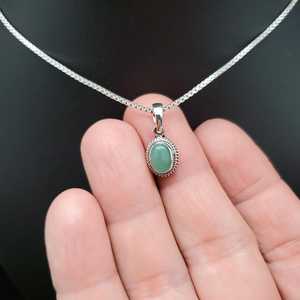 Collier pendentif ovale en aventurine verte, chaîne en argent plaqué or, bijoux délicats en argent sterling avec pierre verte, cadeau pour femmes et hommes - Product Image 4