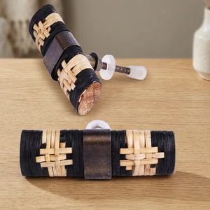 Tiradores Industriales de Madera Tejida de Ratán Negro Marrón con Barra en T para Cajones y Armarios de Cocina, Dormitorio, Sala de Estar y Cómodas - Product Image 1