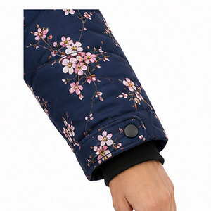 Parka Térmica para Mujer con Capucha de Piel Sintética, Tejido Transpirable e Impermeable, Elegante para el Invierno - Product Image 4