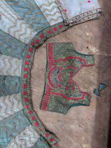 Lehenga Choli en soie tabby brodée bleu ciel avec dupatta en filet, tenue de créateur pour mariage, fiançailles, Diwali, fête de remise de diplôme pour femmes - Product Image 5