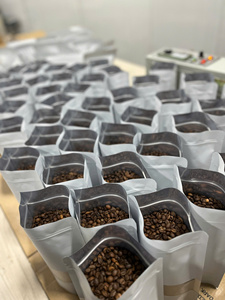Vietnam Roasted Coffee Beans Premium Arabica & Bold Robusta Screen 16/18 Wholesale Price OEM Private Label - Product Image 5