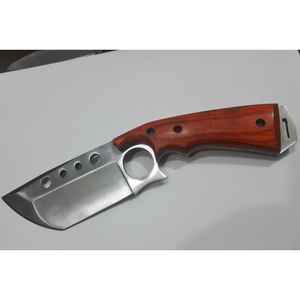 Couteaux de chasse en bois avec texture de manche naturelle pour une prise ferme et un look classique, adaptés à l'équipement de plein air traditionnel. - Product Image 5