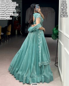 Ensemble Lehenga Turquoise Or avec Broderie de Perles et Fils, Longueur Ras du Sol, Tenue Traditionnelle de Mariage pour Femme - Product Image 2