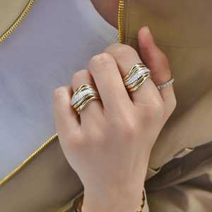 Anillo de Diamantes Ancho Acanalado de Oro Sólido de 14k y 18k con Diamantes Cultivados en Laboratorio CVD HPHT, Elegante y Moderno, Anillo de Boda de Lujo - Product Image 5
