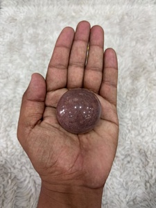 Esfera de cuarzo fresa con inclusiones rojo rosado, profundidad translúcida, textura brillante, forma redondeada y cristal cautivador - Product Image 1