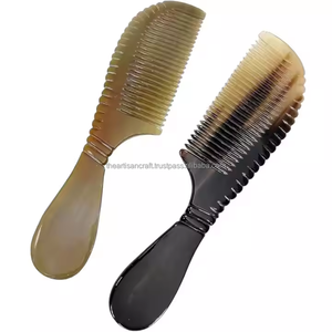 Peine de cuerno natural hecho a mano para el cuidado del cabello y masaje del cuero cabelludo perfecto para todo tipo de cabello duradero respetuoso con el medio ambiente de Artisan Craft - Product Image 1