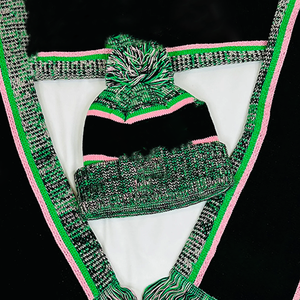 Alpha Kapa Alpha (AKA) Conjunto de Bufanda Larga de Punto Grueso y Gorro con Pompones en Rosa Salmón y Verde Manzana, Diseño Jacquard, Unisex, para Invierno - Product Image 2