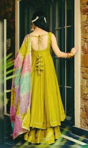 Nouvelle collection de robes Anarkali pour femmes, idéales pour les fêtes, Diwali et mariages, en tissu Roman Simmer, avec bordure en dentelle Gota sur tulle doux et épais, style Salwar Kameez, en organza, livraison rapide - Product Image 3
