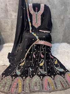 "Ensemble Chinon Gharara mettant en vedette Dupatta, fond cousu pleine taille libre, et Santoon intérieur une déclaration intemporelle" - Product Image 5