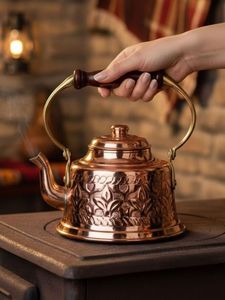 กาต้มน้ำชา/กาแฟทองเหลืองทำมือจากอินเดีย หม้อโลหะตกแต่งสำหรับตกแต่งบ้านหรู ร้านอาหาร โรงแรม บริการบนโต๊ะอาหาร - Product Image 4