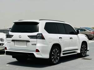 Lexus LX 570 Blanco Usado en Buen Estado, Edición Negra 2011-2021, Listo para Usar - Product Image 3