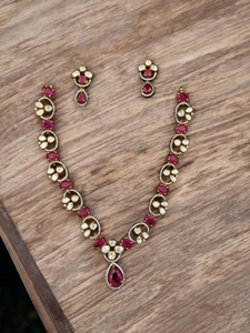 Conjunto de collar chapado en oro con piedras de rubí y pendientes con trabajo Kundan, joyería nupcial para mujer, para usar en bodas. - Product Image 3