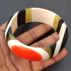 Pulsera de hilo de resina con escultura de estilo Ángel hecha a mano personalizada de la mejor calidad para mujer India - Product Image 1