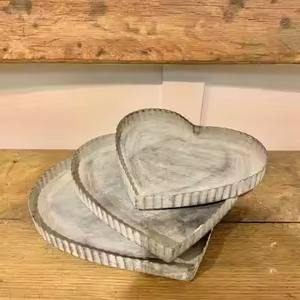 Juego de bandejas para servir de metal galvanizado en forma de corazón de 3 piezas elegantes y elegantes Bandejas decorativas para el hogar y la comida - Product Image 1