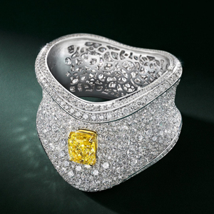 Bracelet manchette de luxe en or blanc avec diamant jaune taille coussin, bijoux pour femme - Product Image 1