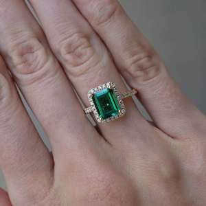 Anillo de Diamantes de Lujo con Corte Esmeralda en Oro de 14K con Halo de Diamantes, Joyería Fina, Anillo de Compromiso para Mujer, Certificado IGI - Product Image 2
